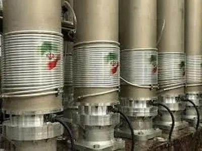 آکسیوس:‌ دولت ترامپ آماده پذیرش «غنی‌سازی نمادین» توسط ایران است