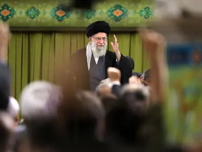 Supreme Leader: Islamic governments' help to Zionist regime ‘a betrayal to Islamic Ummah’

