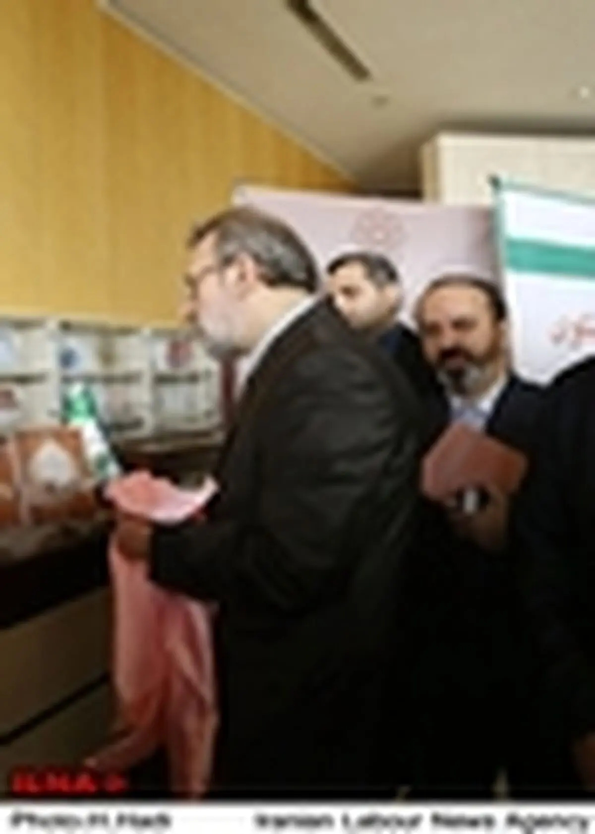 لاریجانی از کتاب " تاریخ مجالس قانون‌گذاری در ایران " رونمایی کرد