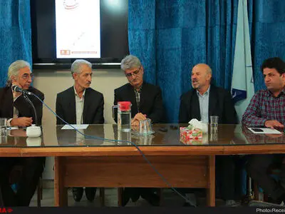 نمایشگاهی برای بیرون آمدن سازندگان ساز از لاک خود 