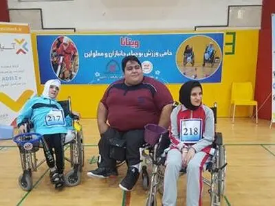 قویترین مرد جهان در کنار دختران بوچیا