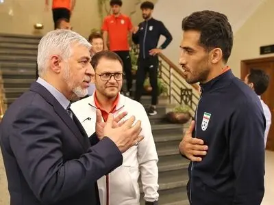 ویدیو: حضور وزیر ورزش و نبی در رختکن تیم ملی فوتبال