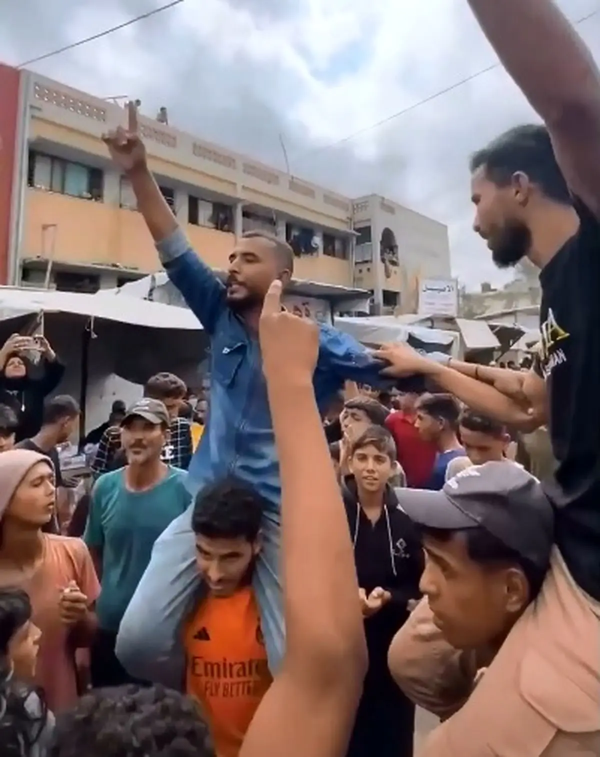 خوشحالی مردم خانیونس از توافق آتشبس با شعارحمایت از مقاومت + فیلم