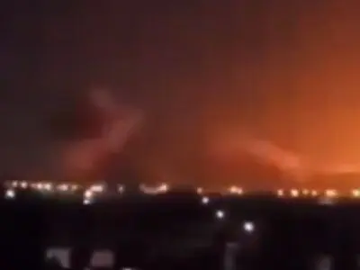 التحالف الأمریکي البریطاني یشن سلسلة غارات على صنعاء و الحدیدة
