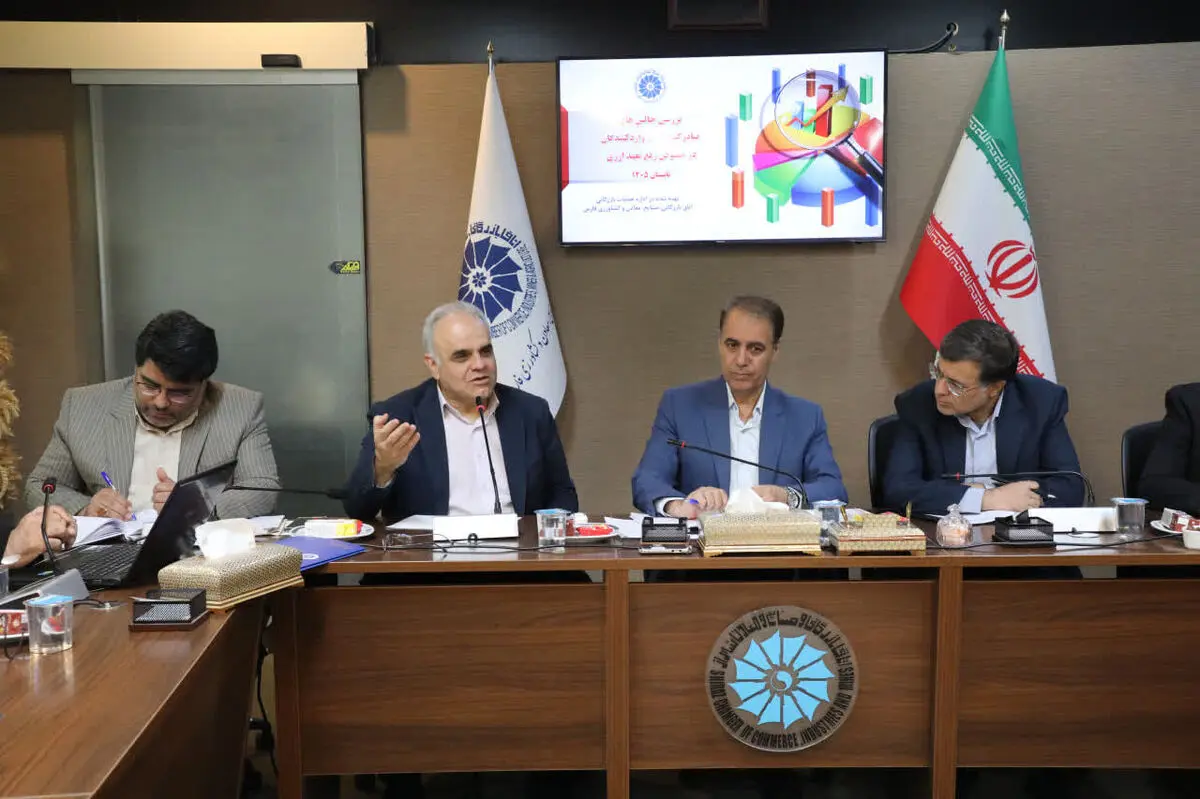 بخشی از مشکلات پرونده‌های ارزی ناشی از خطاهای سامانه‌ای است/ نیمی از فعالان اقتصادی فارس تعهدات خود را ایفا کرده‌اند