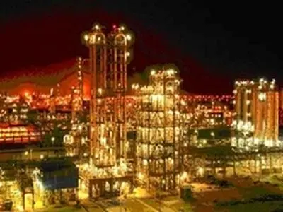 تعطیلی واحد بنزین سازی پالایشگاه اراک تکذیب شد / تولید بنزین ادامه دارد