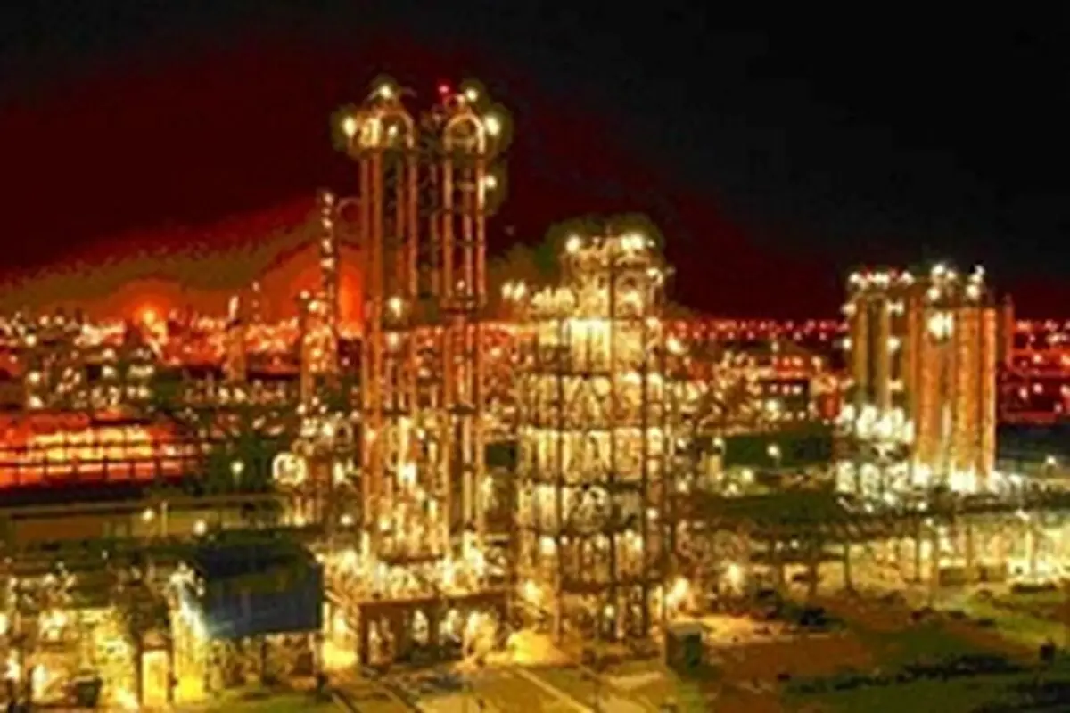 تعطیلی واحد بنزین سازی پالایشگاه اراک تکذیب شد / تولید بنزین ادامه دارد