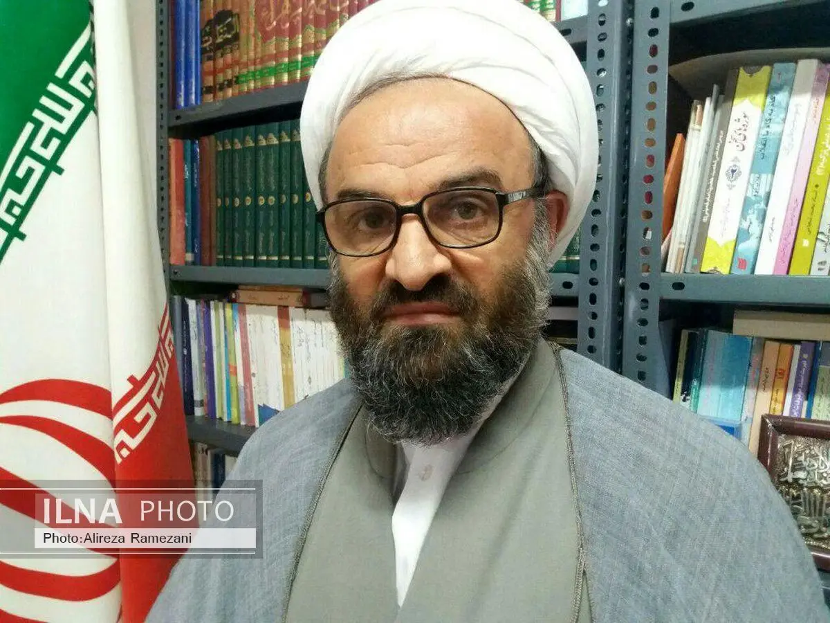 خطبا و مداحان از خرافهگویی پرهیز کنند