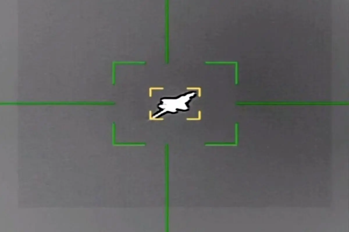 ساعاتی پیش یک جنگنده متجاوز مورد هدف پدافند هوایی ارتش قرارگرفت