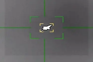 ساعاتی پیش یک جنگنده متجاوز مورد هدف پدافند هوایی ارتش قرارگرفت