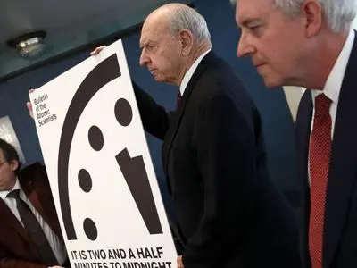 «ساعت قیامت» نیم دقیقه جلو کشیده شد؛ جهان با دو خطر اصلی روبه‌روست