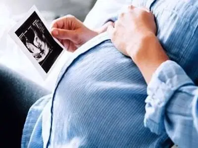 چرا برخی زنان باردار مُهر می‌خورند؟