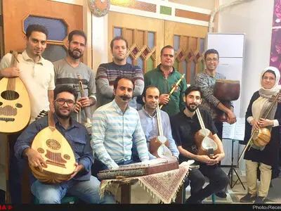 روی ناخوش ارشاد اصفهان به نوازندگان زن/خانم‌ها می‌توانند به عنوان بازیگر روی صحنه بروند اما به عنوان نوازنده نه!  