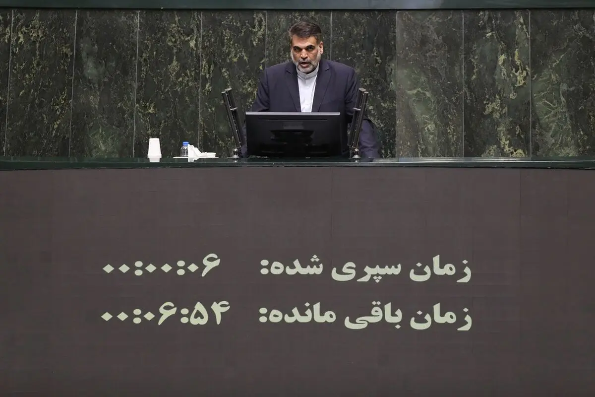 مسئولان کشور از محیط گلخانه‌ای که برای خود ساخته‌اند؛ خارج شوند