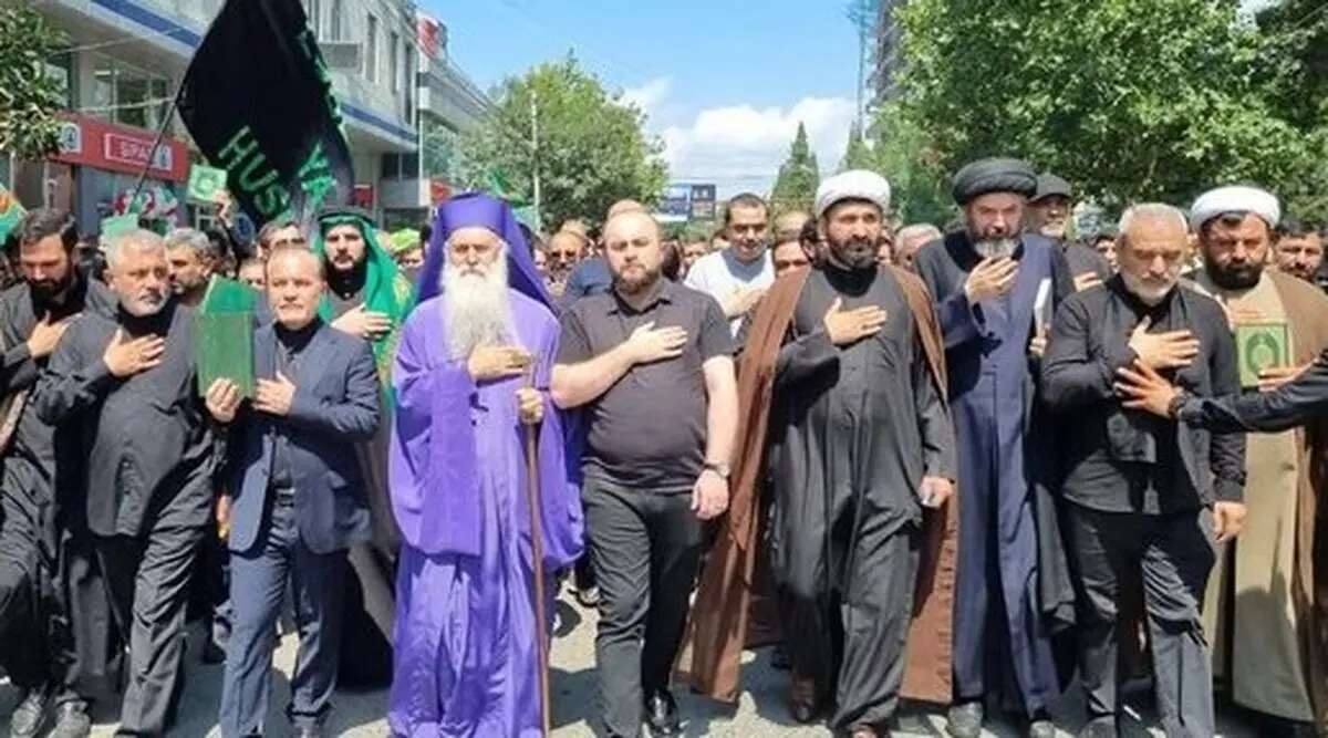 حضور سفیر ایران با قرآن در راهپیمایی تاسوعای شیعیان گرجستان
