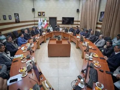 بازدید معاون سیاست گذاری و راهبردی توسعه ملی و منطقه ای سازمان برنامه و بودجه کشور و جمعی از مدیران ارشد اقتصادی و صنعتی استان از شرکت ورق خودرو چهارمحال و بختیاری