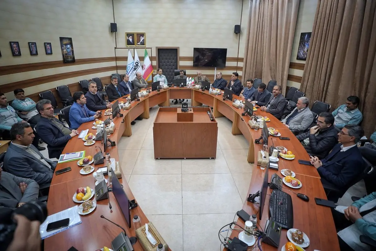 بازدید معاون سیاست گذاری و راهبردی توسعه ملی و منطقه ای سازمان برنامه و بودجه کشور و جمعی از مدیران ارشد اقتصادی و صنعتی استان از شرکت ورق خودرو چهارمحال و بختیاری