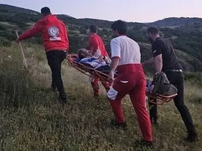 امدادرسانی هلال‌احمر کلیبر به مصدومِ ناشی از حمله خرس در ارتفاعات روستای گلوسنگ
