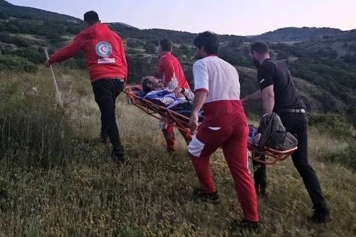 امدادرسانی هلال‌احمر کلیبر به مصدومِ ناشی از حمله خرس در ارتفاعات روستای گلوسنگ