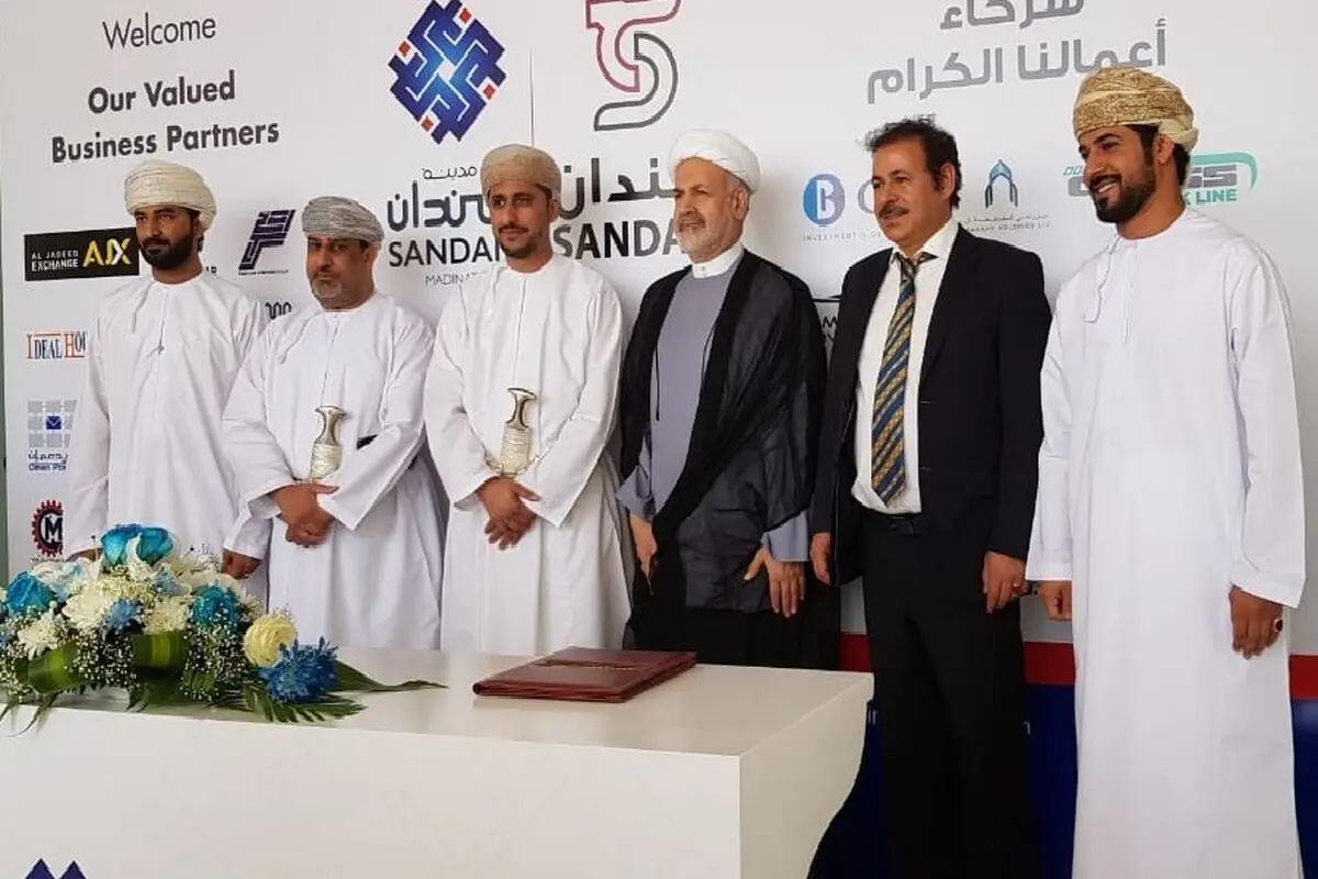 40 شرکة بناء إیرانیة توقع عقودا مع سلطنة عمان