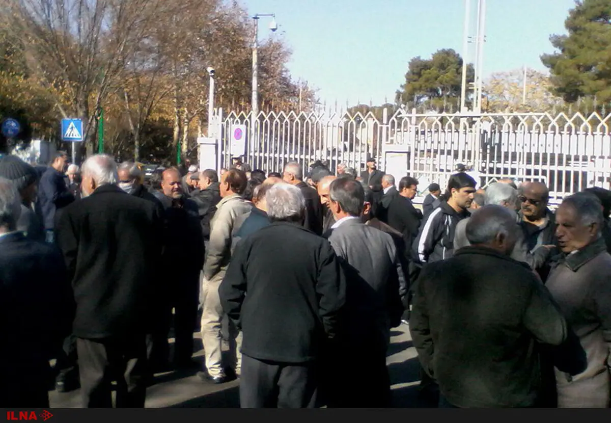 ادامه  اعتراض بازنشستگان فولاد در اصفهان /مطالباتمان پرداخت نشد
