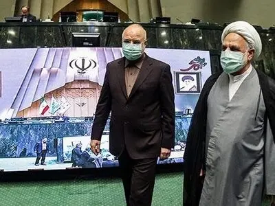 ورود رؤسای قوای مقننه و قضائیه به صحن مجلس شورای اسلامی/ آغاز نشست مشترک مجلس و قوه قضائیه