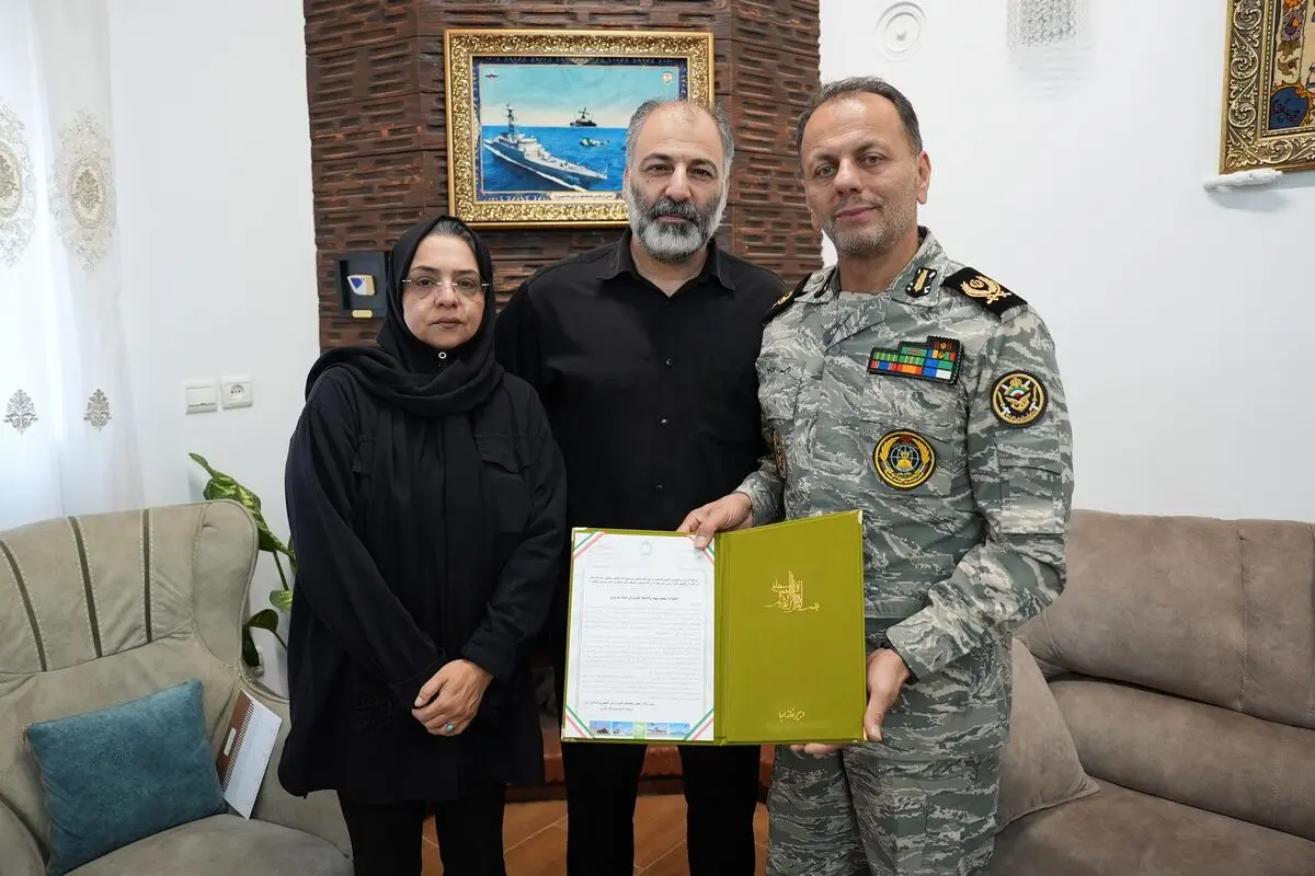 دیدار رئیس سازمان تربیت بدنی ارتش با خانواده شهید ناو دنا