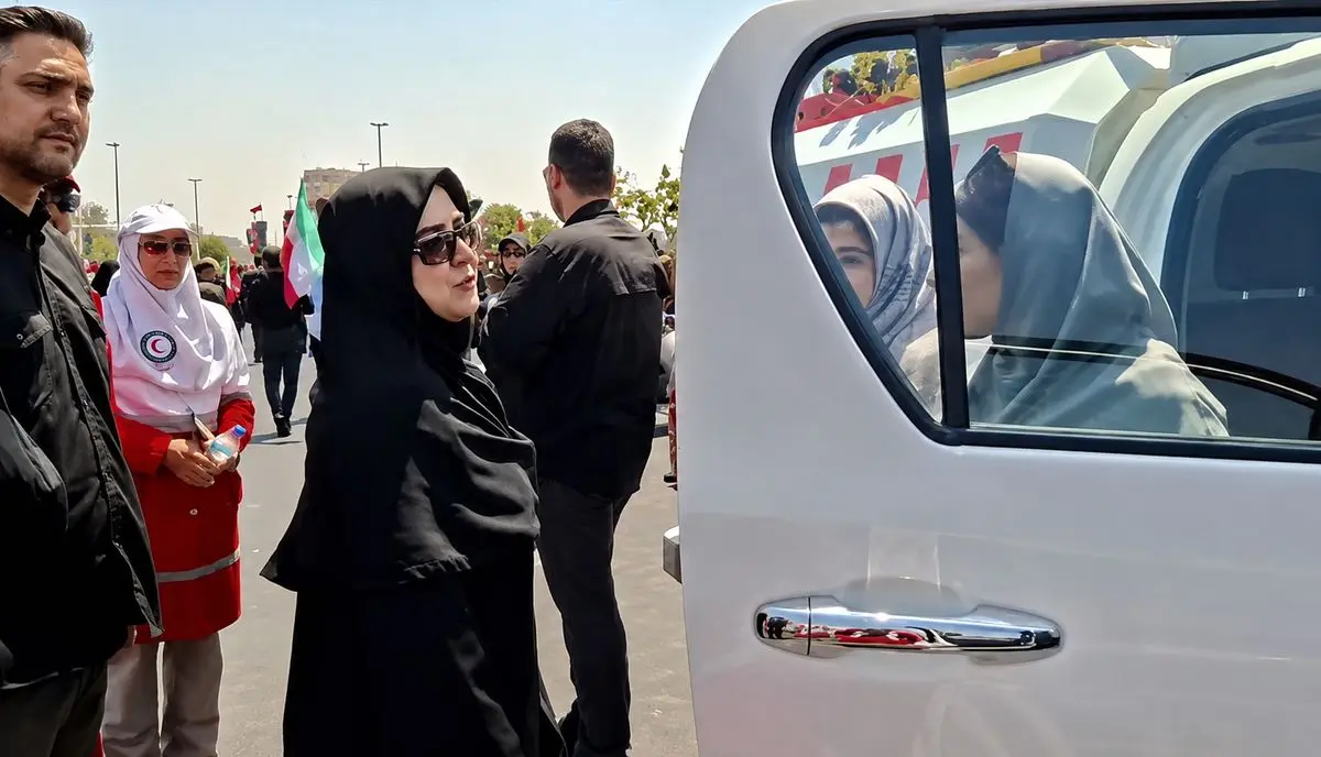 مهاجرانی از نیروهای امدادی هلال احمر مستقر در مراسم تشییع رهبر شهید قدردانی کرد