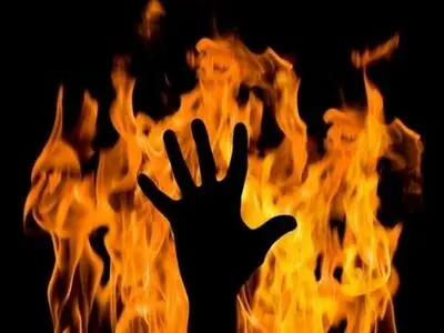 آتشی که عاقبت جان «خاتون »را گرفت/ خواهرم با خانواده‌اش در انبار شهرداری زندگی می‌کرد/ محمدجواد ۵ ماه بود حقوق نگرفته بود/ سرپرست شهرداری: مشکلات حل نشود با بدتر از این‌ها مواجه می‌شویم