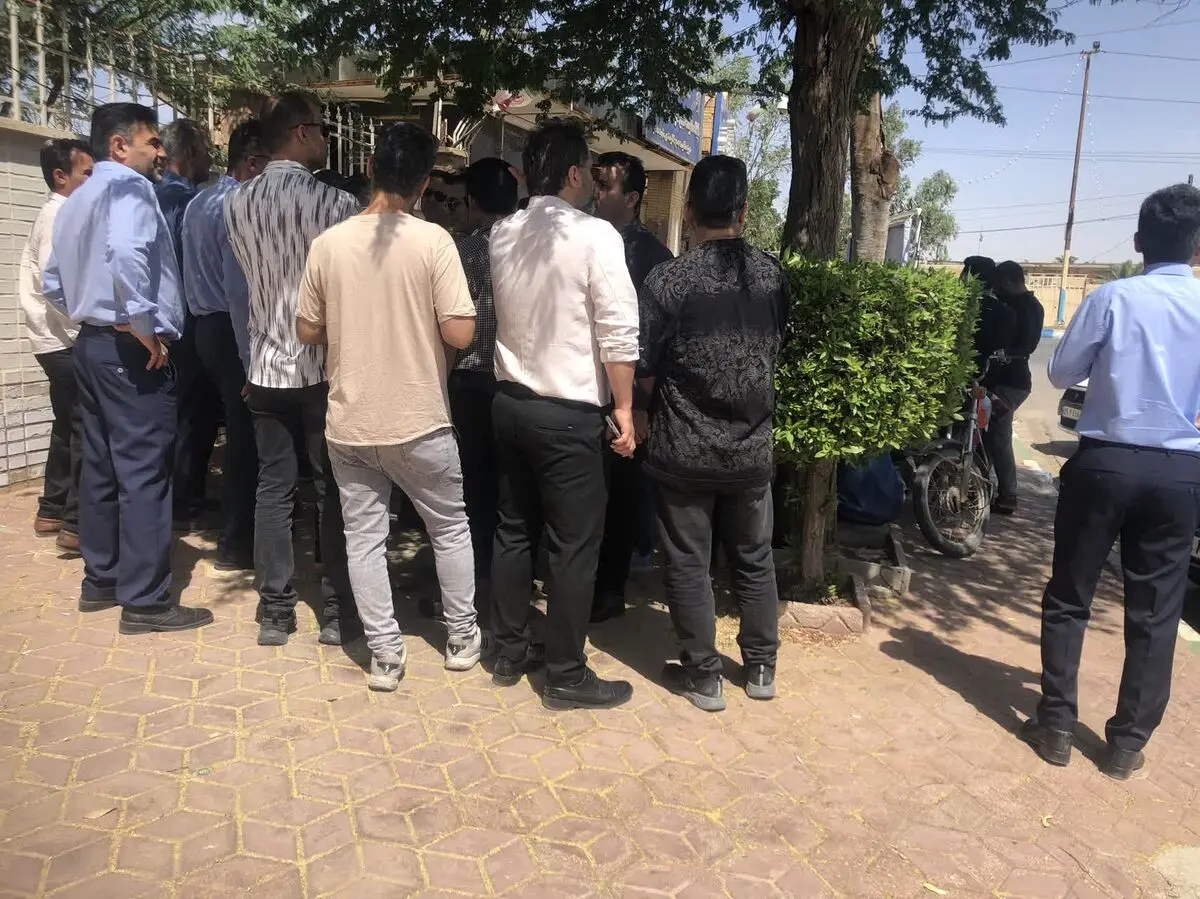  تجمع کارگران قراردادی شرکت پایانه‌ها و مخازن پتروشیمی ماهشهر/ به کسر حقوق معترضیم