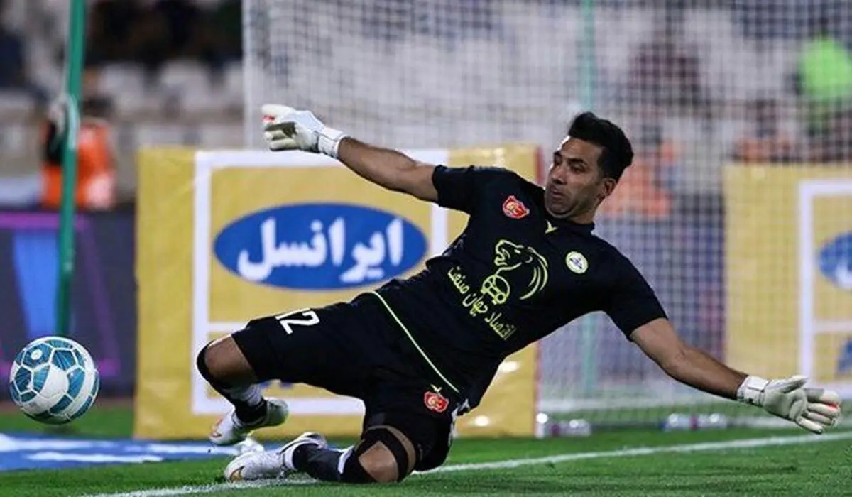 میلاد فراهانی: داور با پرسپولیس مهربان بود /  بلندی چمن شامل هر دو تیم می‌شد