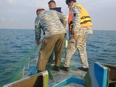 ادوات صید غیرمجاز در آب‌های غرب مازندران، کشف و ضبط شد 