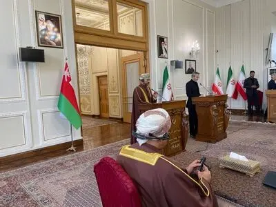 تلاش می‌کنیم توافقات تجاری و اقتصادی بین تهران و مسقط فعال شود