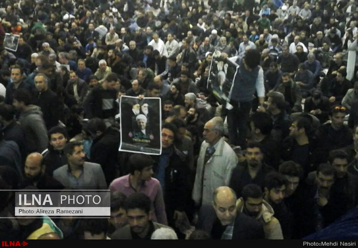 ازدحام جمعیت در حرم امام مانع برگزاری نماز جماعت شد/ اقامه نماز ظهر به صورت فرادا