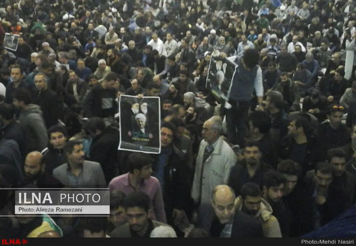 ازدحام جمعیت در حرم امام مانع برگزاری نماز جماعت شد/ اقامه نماز ظهر به صورت فرادا 