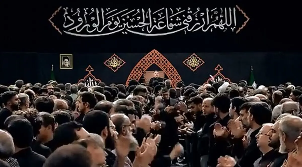 لحظاتی از مداحی آقای محمدحسین پویانفر در مراسم عزاداری شب هشتم ماه محرم در حسینیه امام خمینی(ره) + فیلم