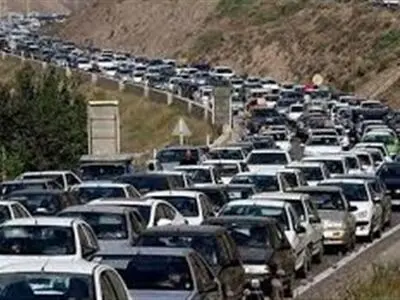 ترافیک نیمه‌سنگین در باند جنوبی آزادراه تهران_کرج/بارش باران در سه استان