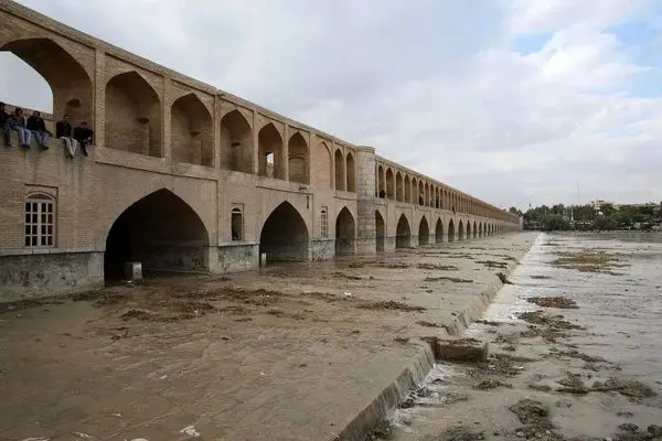 ۳۹ هکتار از حریم و بستر رودخانه زاینده‌رود با حکم دیوان عالی کشور رفع تصرف شد