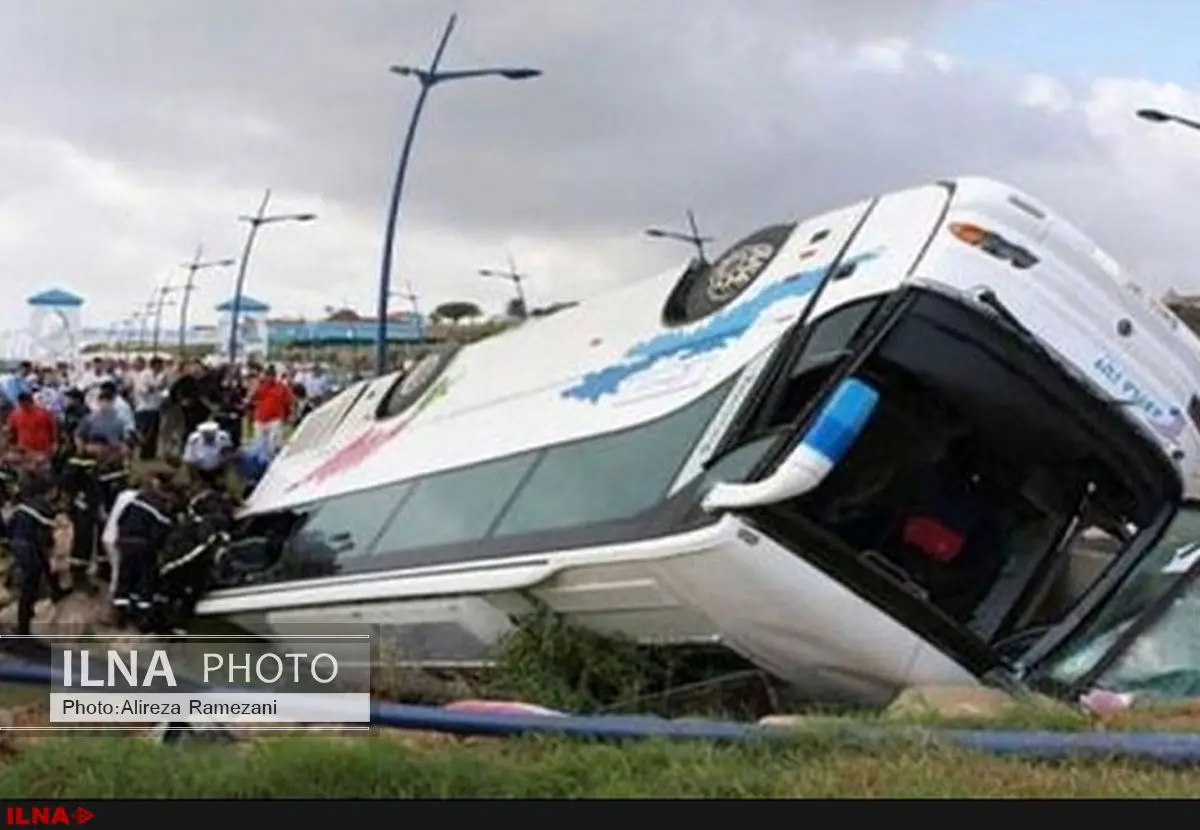 واژگونی  اتوبوس در کمربندی بهشهر 