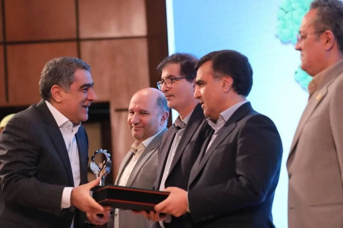 تقدیر از شرکتهای نمونه در همایش ملی