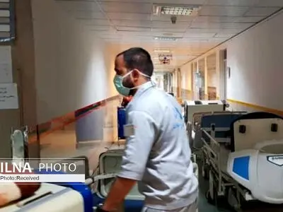 چه کسانی ملحفه‌ کرونایی‌ها و تن رنجور بیماران را تمیز می‌کنند؟ / هیچکس از "علی" قدردانی نمی‌کند!