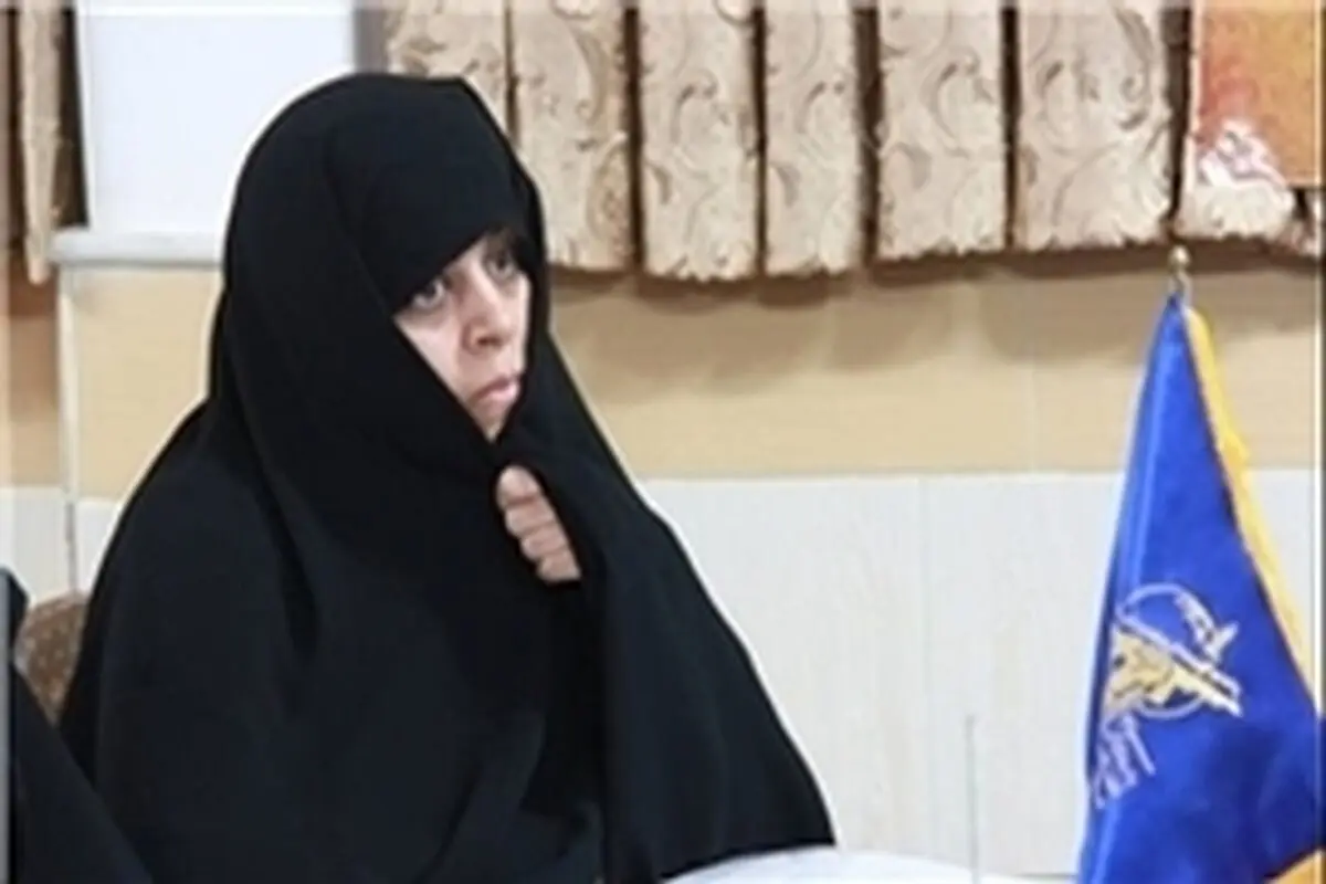 بانوان، افسران خط مقدم انقلاب هستند