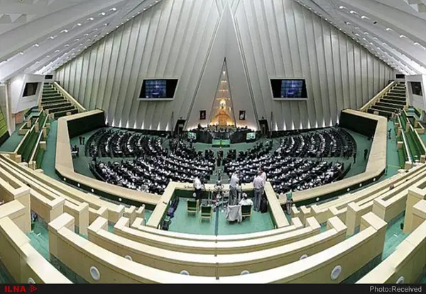 البرلمان الایراني یوافق على رفع رواتب المتقاعدین