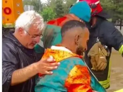 نجات معجزه‌آسای یک کارگر پاکبان از سیلاب مشهد