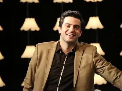 چرا جلوی برنامه علی ضیاء را نمی گیرید؟