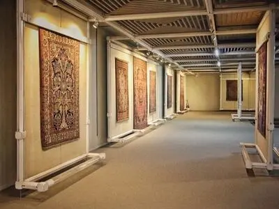 معاون موزه فرش سرپرست موزه شد