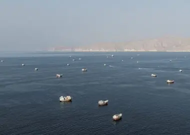 انفجار ۳ نفتکش متخلف هنگام عبور از مسیر غیر مجاز و رها شدن آنها در سواحل جنوبی تنگه هرمز

