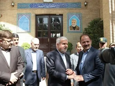 بازدید وزیر میراث‌فرهنگی از دبیرستان ماندگار البرز/ تأکید بر صیانت از مدارس تاریخی