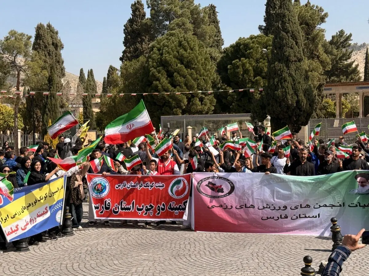 اجتماع پرچمداران میهن در شیراز برگزار شد