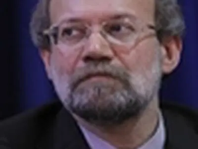 ماکت ناو موشک‌انداز پیکان به رئیس مجلس اهدا شد